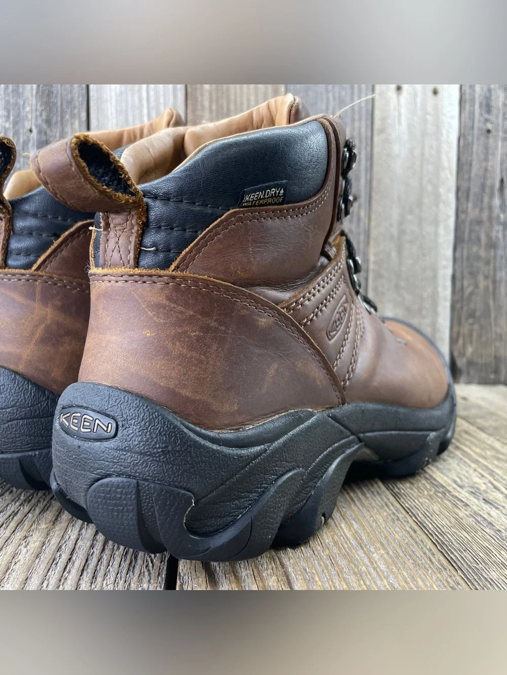 KEEN Mens Pyrenees Mid Waterproof Hiking Boots Size 9.5 Brown Leather 1002435